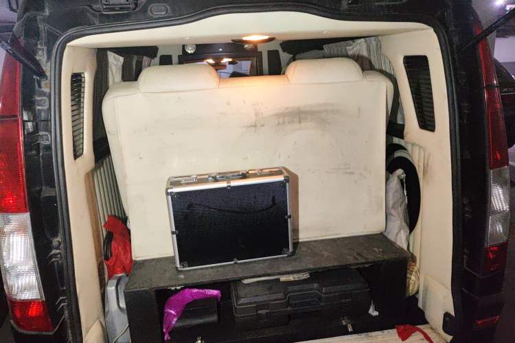 Used Mercedes-Benz Viano 2010 2.5L Luxury Edition