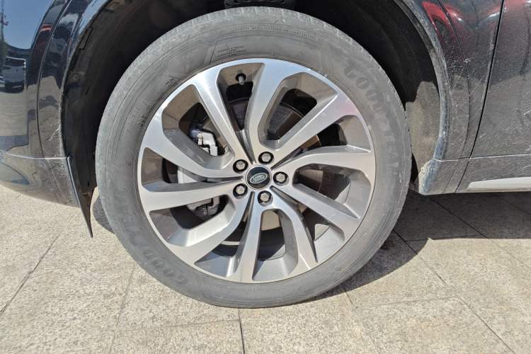 Used Land Rover Discovery Sport 2024 Performance Tech Edition
