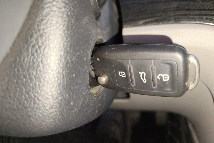 Used Volkswagen Gran Lavida 2014 1.6L Automatic Sport Edition
