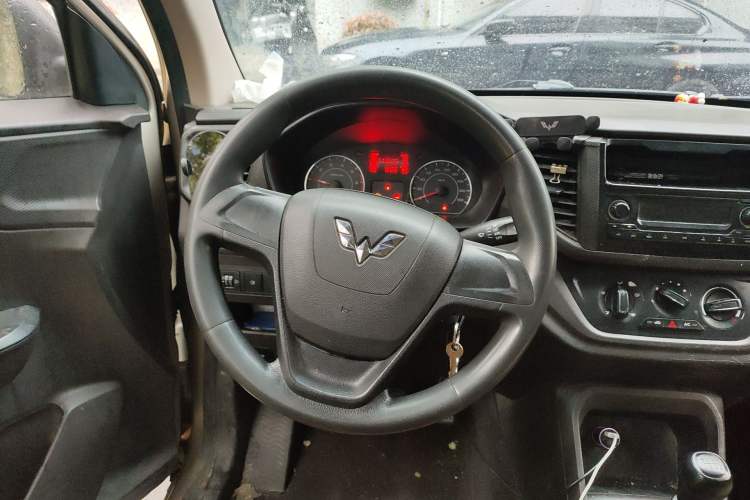 Used Wuling Hongguang V 2019 1.5L Jingqu Version China VI LAR Steering Wheel