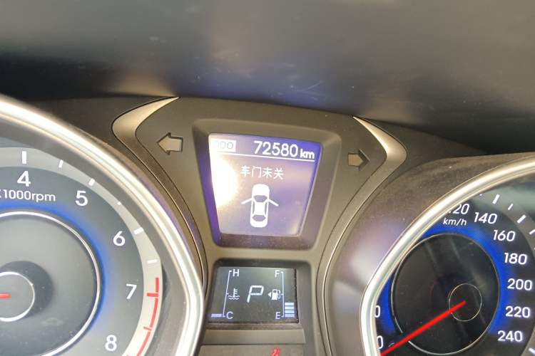 Used Hyundai Elantra (5th Generation / Langdong) 2016 1.6L Automatic Prestige Model Odometer Close Up