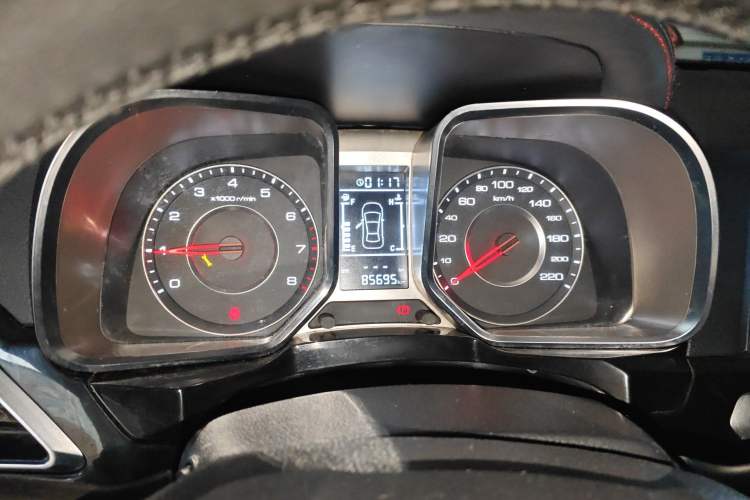 Used Zotye Domy X5 2015 1.5T Manual Luxury Model China V Standard