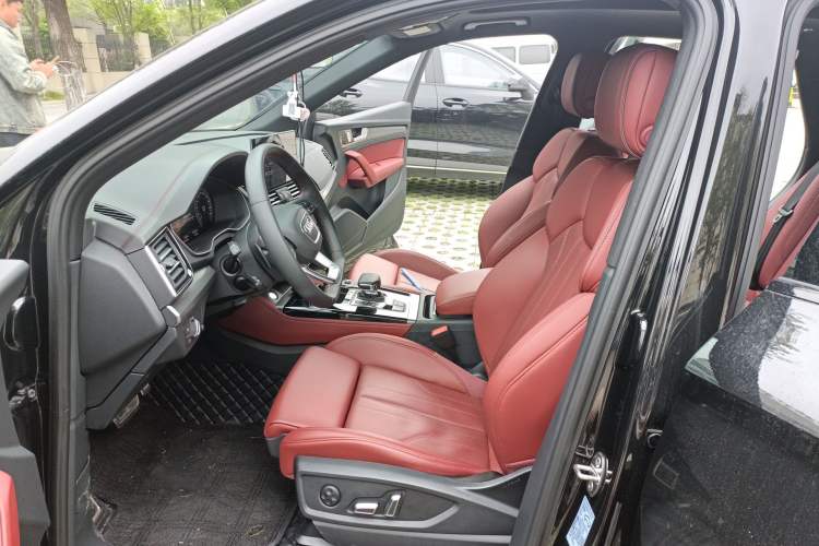 Used Audi Q5L 2025 quattro 45th Anniversary Edition 40 TFSI Luxury Dynamic Model Left Front Seat