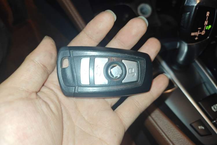 Used BMW 5 Series 2014 520Li Elegant Model
