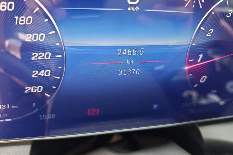 Used Mercedes-Benz GLC 2023 GLC 300 L 4MATIC Dynamic 7-Seater Odometer Close Up