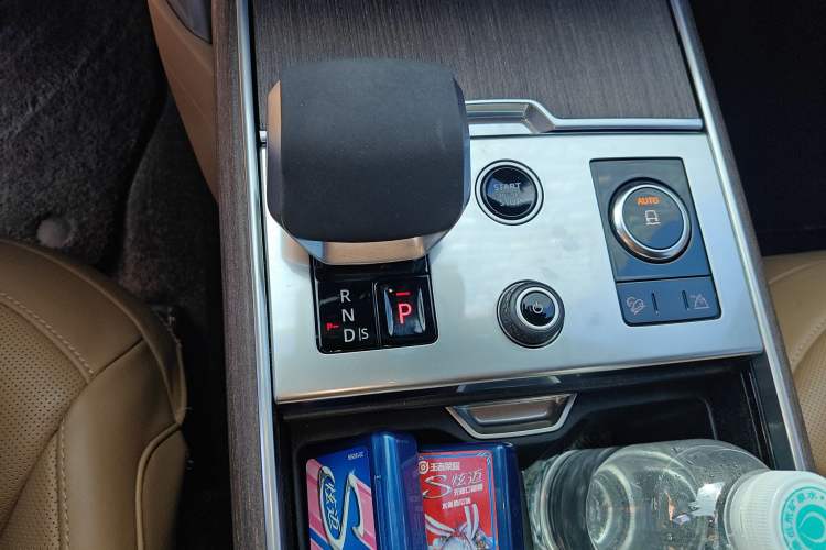 Used Land Rover Range Rover 2023 3.0 L6 400 PS Extended Long-Wheelbase Version