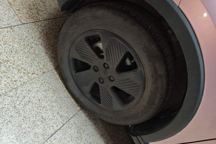 Used Geometry E Firefly 2024 301km Starlight Exterior 4