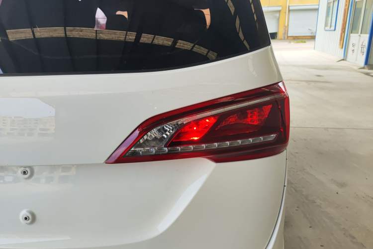 Used Baojun 730 2019 1.5T Manual Fashion Model 7-seater National V Right Rear Taillight