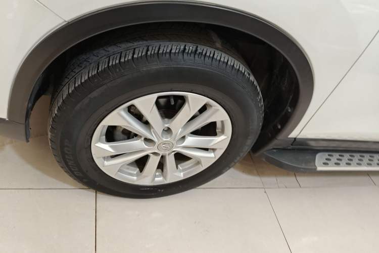 Used Nissan X-Trail 2015 2.0L CVT Comfort MAX Edition 2WD Left Front Wheel Hub