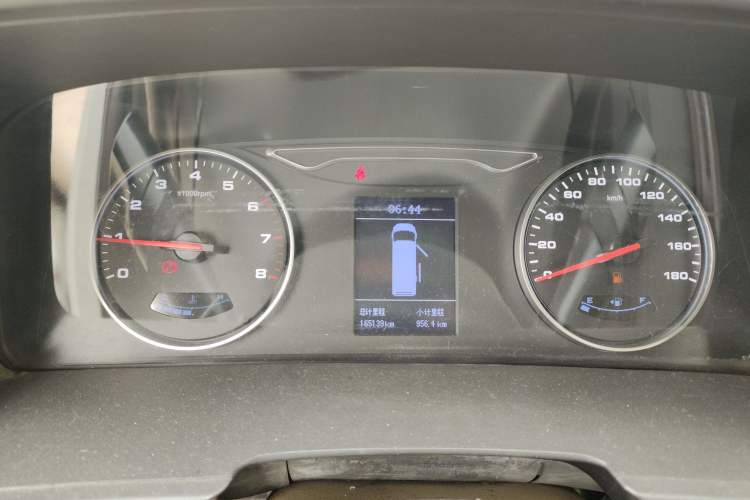 Used JAC Group Sunray 2017 2.0T Short-Wheelbase Mid-Roof Xingkuaiyun Multi-Purpose Commercial Vehicle Instrument Cluster