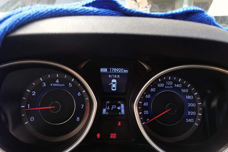 Used Hyundai Elantra (5th Generation / Langdong) 2015 1.6L Automatic Luxury Model Odometer Close Up