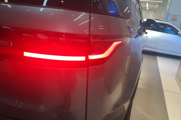 Used Land Rover Discovery 2023 300PS S Right Rear Taillight