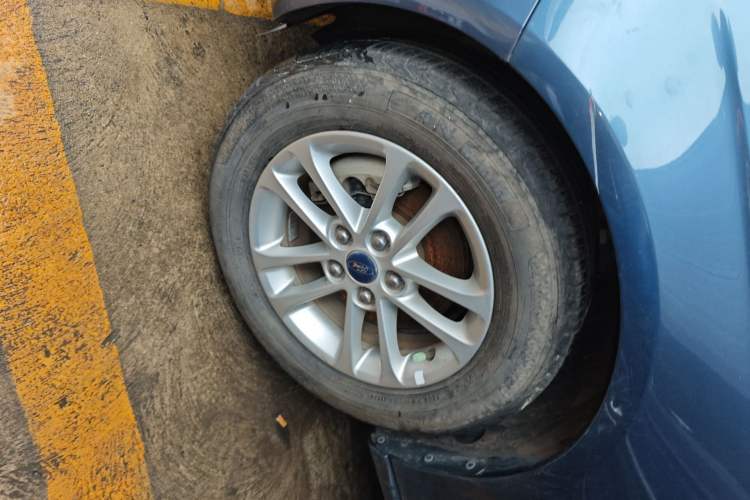 Used Ford Escort 2019 Revised Version 1.5L Manual "Quality Enjoyment" Trim (Tire Pressure Monitoring) China VI Standard Left Front Wheel Hub