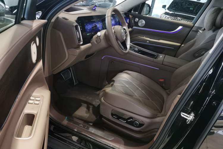 Used Hima AITO M9 2025 Extended-Range Ultra Version 52 kWh 6-Seater Left Front Seat