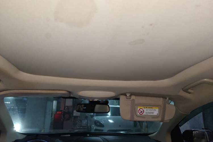 Used Ford Edge 2015 2.0T GTDi Two-Wheel-Drive High-Line Version
