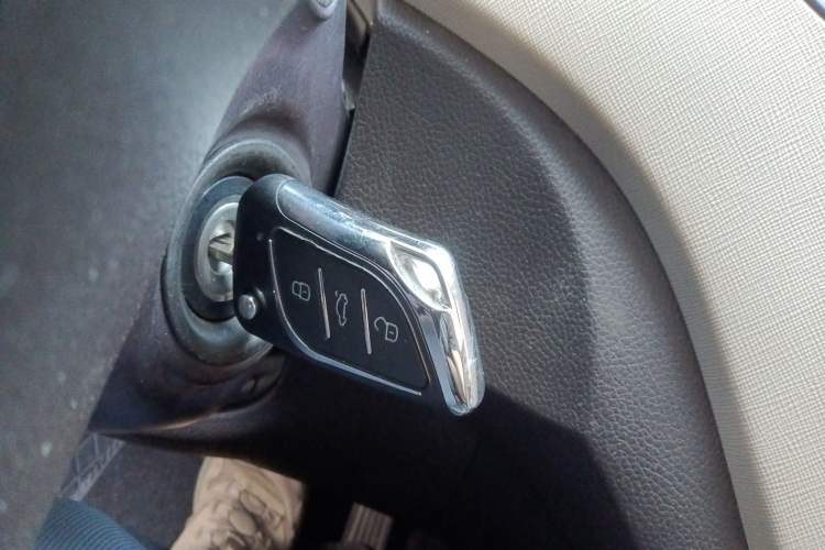 Used Hyundai Santa Fe 2013 2.4L Automatic 2WD Comfort Edition Vehicle Key