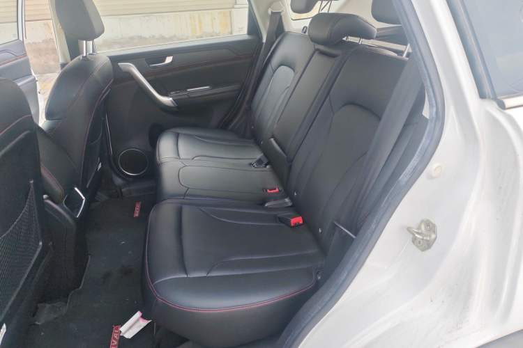 Used Haval H6 2015 Revised Version Sport Edition 1.5T Manual Transmission Two-Wheel Drive Elite Grade Left Rear Seat
