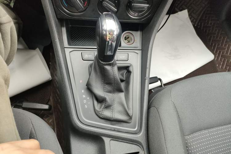 Used Volkswagen Lavida 2018 Classic 1.5L Automatic Fashion Edition China VI Standard Gear Lever