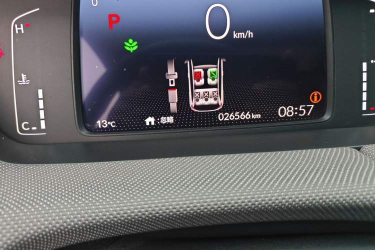 Used Honda LIFE 2021 1.5L CVT CRO-S Fun Edition Odometer Close Up