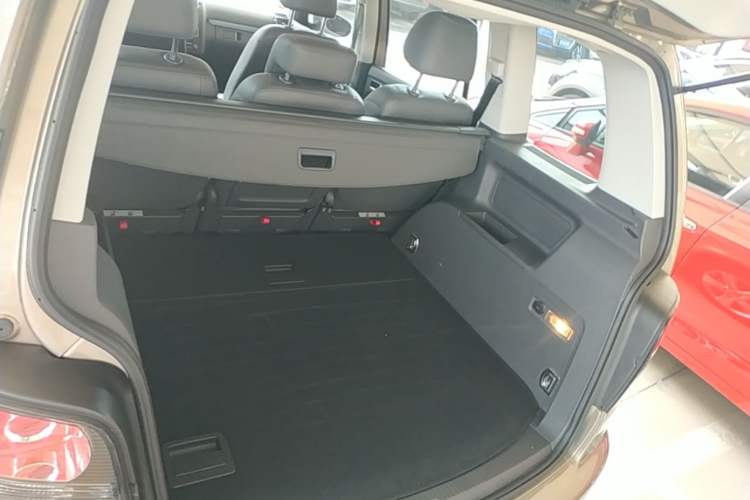 Used Volkswagen Touran 2015 1.4T DSG Comfort Edition 5 Seats