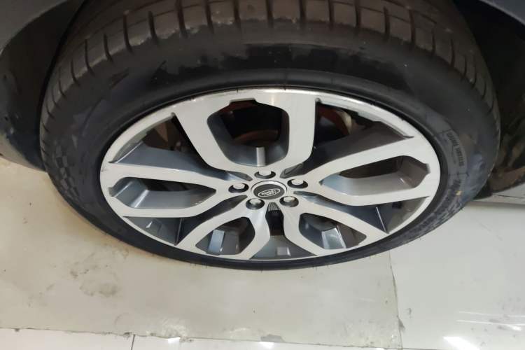 Used Land Rover Range Evoque 2014 2.0T 5-Door Ignite Edition Left Front Wheel Hub