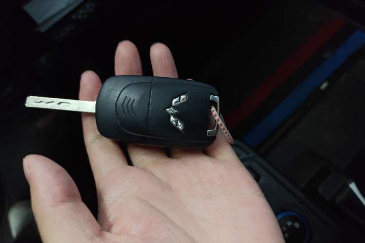 Used Wuling Hongguang MINIEV 2021 Macaron Fashion Edition Lithium-Ion Battery Vehicle Key