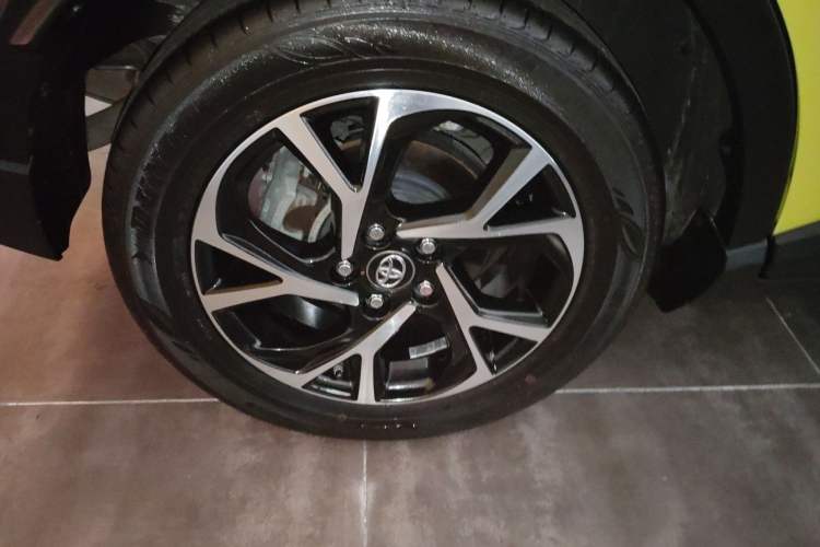 Used Toyota C-HR 2018 2.0L Luxury Sunroof Version China VI Standard Exterior 8