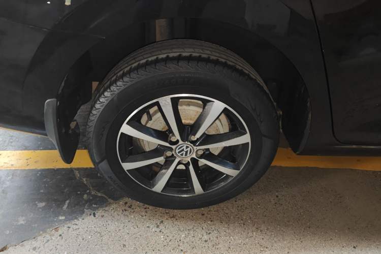 Used Volkswagen Santana 2015 1.6L Manual Fashion Edition Right Rear Wheel Hub