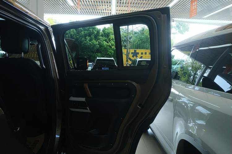 Used Land Rover Defender 2023 Facelift 110 3.0T P400 X-DYNAMIC HSE