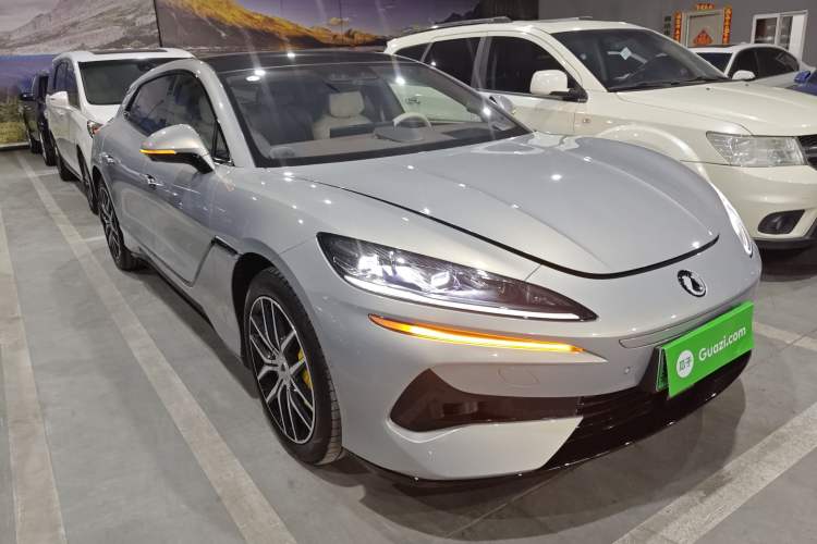 Used Denza Z9GT 2024 1100 Four-Wheel Drive Max Edition Front Right 45 Deg