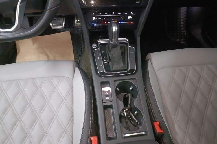 Used Volkswagen Magotan 2023 2 Million Units Limited Edition 330TSI DSG Leading Version Gear Lever