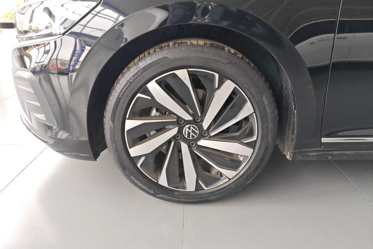Used Volkswagen Passat 2024 330TSI Elite Edition Left Front Wheel Hub