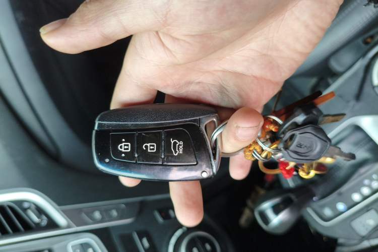 Used Hyundai Grand SantaFe 2013 3.0L 7-Seater Four-Wheel-Drive Comfort Edition Vehicle Key