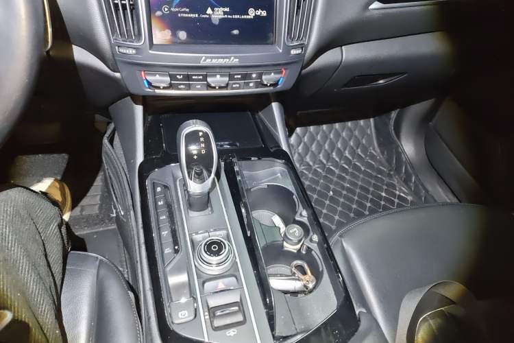 Used Maserati Levante 2016 3.0T Standard Edition Gear Lever