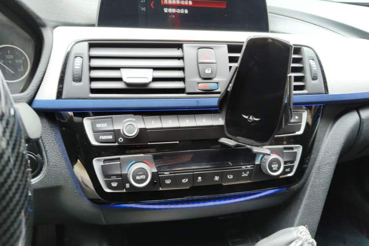 Used BMW 3 Series 2018 320i M Sport Package Audio And AC Panel