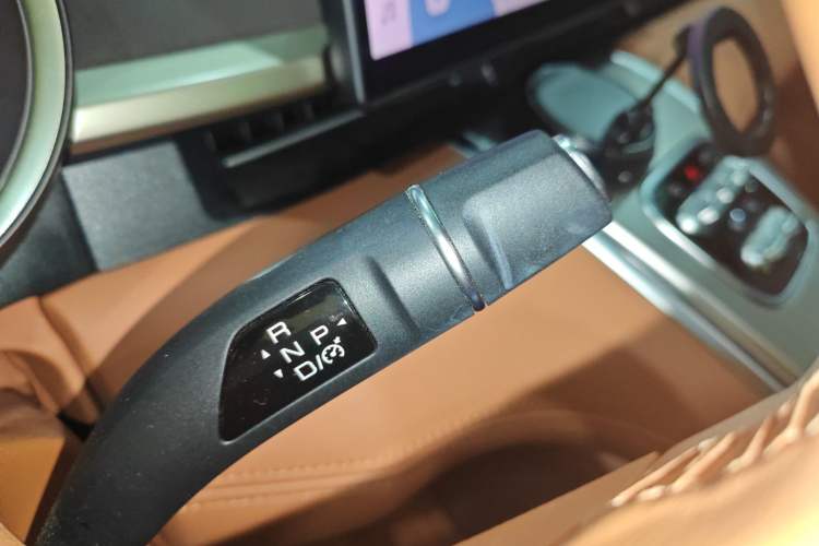 Used ORA Lightning Cat 2022 555 km Luxury Edition