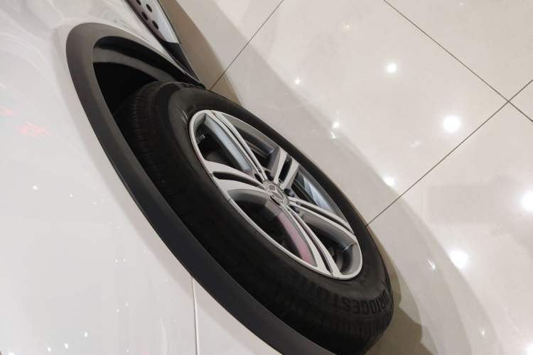 Used Mercedes-Benz GLC 2022 GLC 260 L 4MATIC Dynamic Edition Left Front Wheel Hub