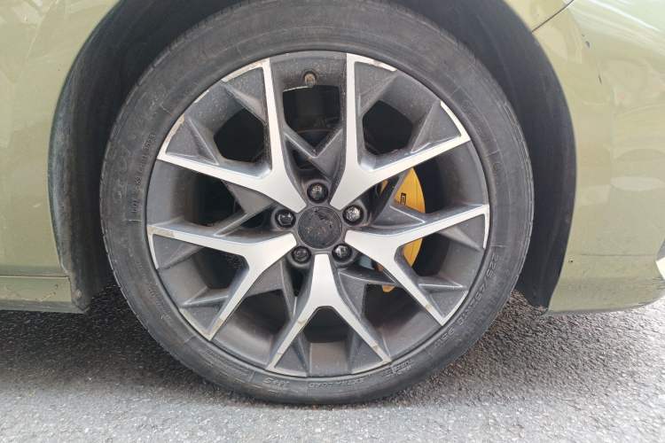 Used GAC Trumpchi EMPOW 2021 270T DCT J16 Version Right Front Wheel Hub