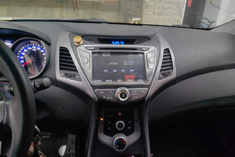 Used Hyundai Elantra (5th Generation / Langdong) 2016 1.6L Automatic Smart Version