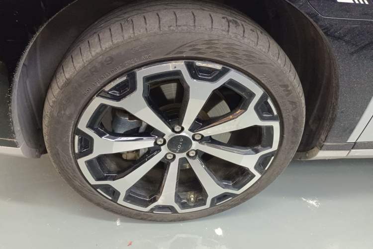 Used AION V 2024 Aion Tyrannosaurus 650 Smart Premium Edition