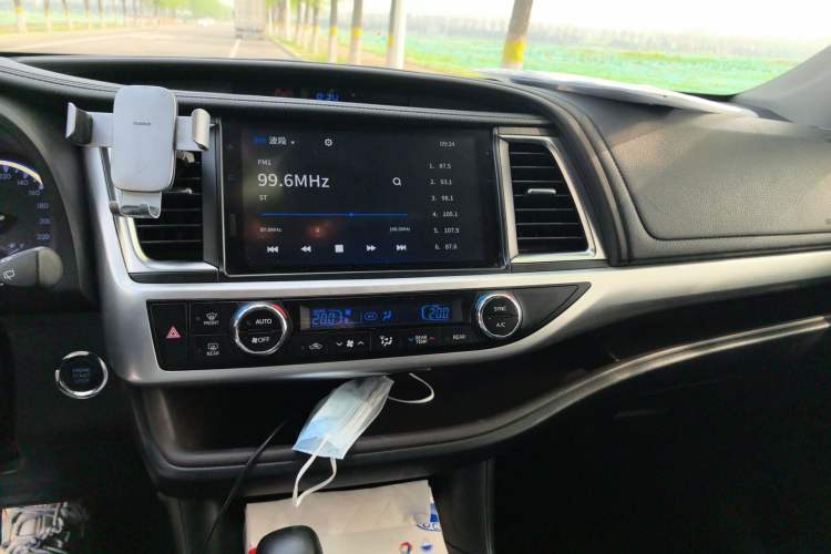 Used Toyota Highlander 2018 2.0T Four-Wheel Drive Prestige Version 7 Seats China VI Standard