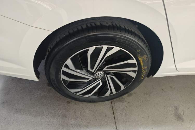 Used Volkswagen Sagitar 2021 280TSI DSG Luxury Smart Connectivity Edition Right Rear Wheel Hub
