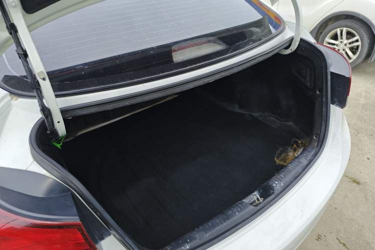 Used Hyundai Elantra (5th Generation / Langdong) 2016 1.6L Automatic Smart Version
