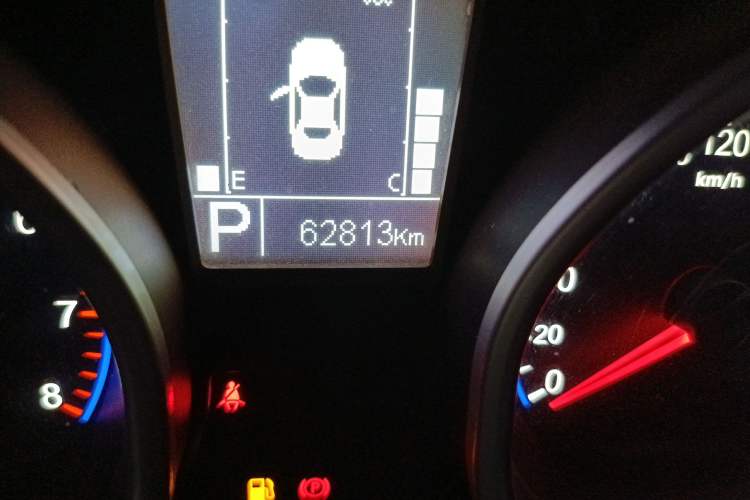 Used Geely Auto GX9 2014 2.4L Automatic Two-Wheel Drive Prestige Version Odometer Close Up