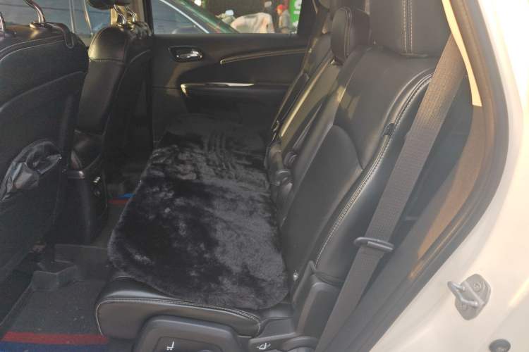 Used Dodge Journey 2013 2.4L Two-Wheel Drive Luxury Version