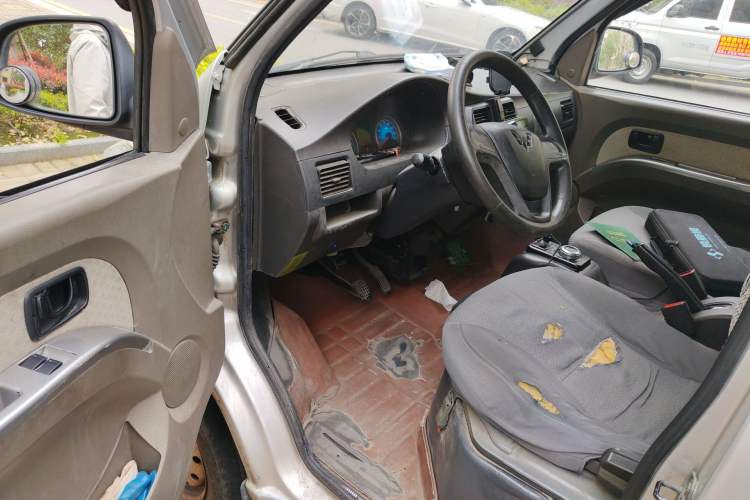 Used Wuling EV50 2021 Van Logistics Vehicle Lishen 41.6 kWh Electric Control System