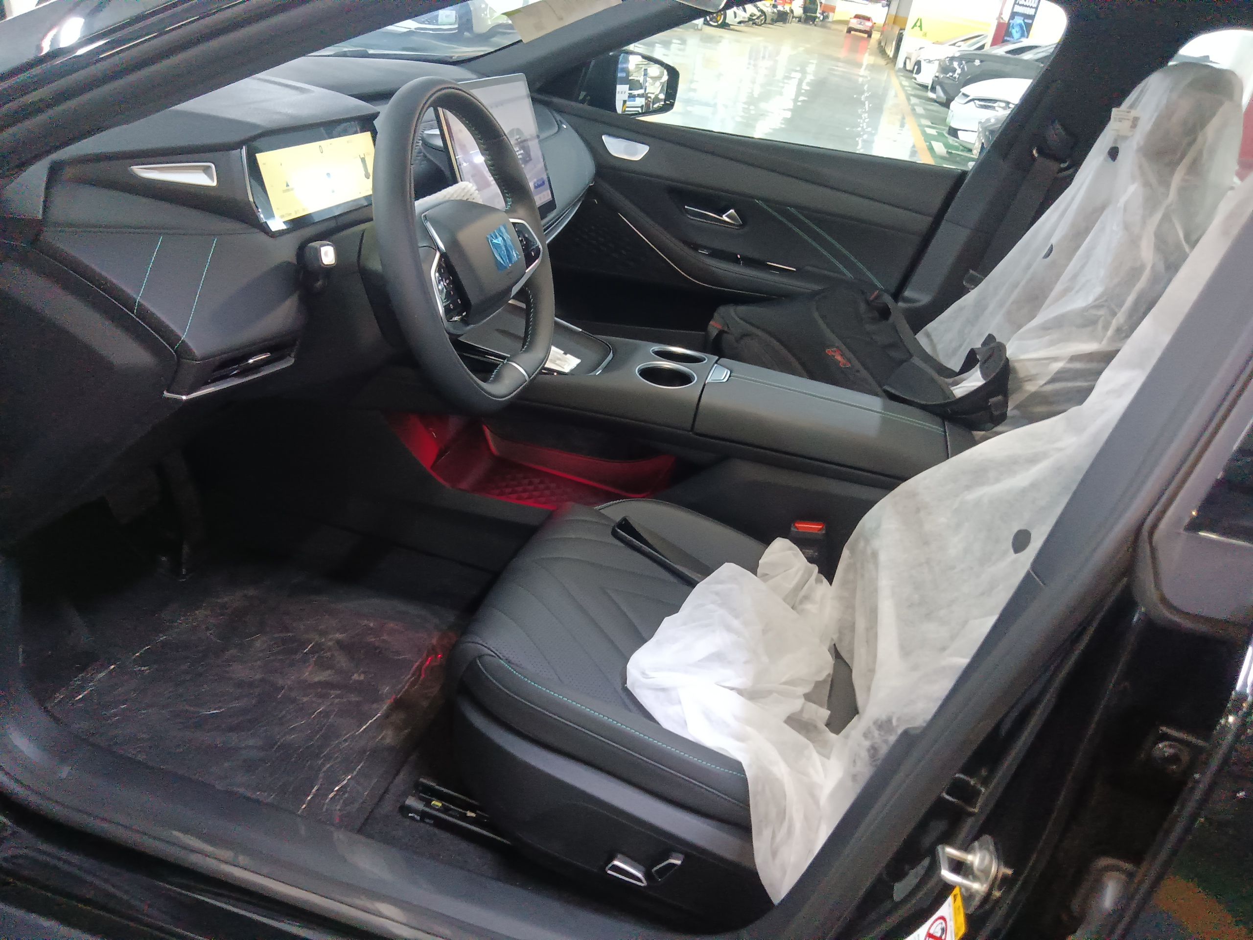 المقاعد الأمامية داخل السيارة