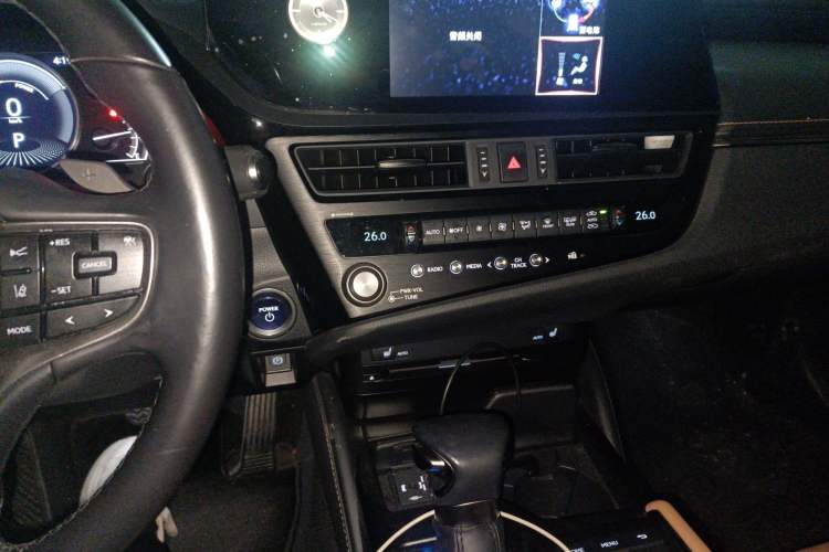 Used Lexus ES 2021 300h Excellence Edition
