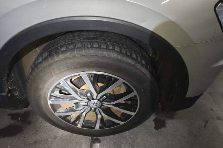 Used Volkswagen Tiguan L 2017 330TSI Automatic Two-Wheel Drive Luxury Edition Right Front Wheel Hub