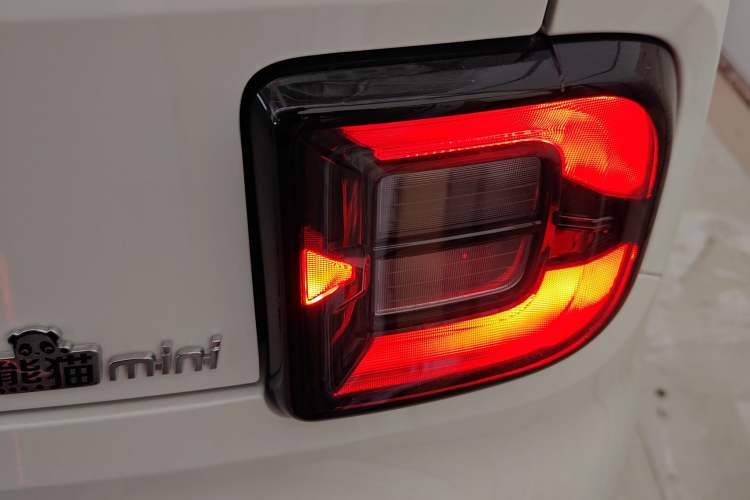 Used Geely Galaxy Panda 2024 Panda Mini 200km Endurance Bear Right Rear Taillight